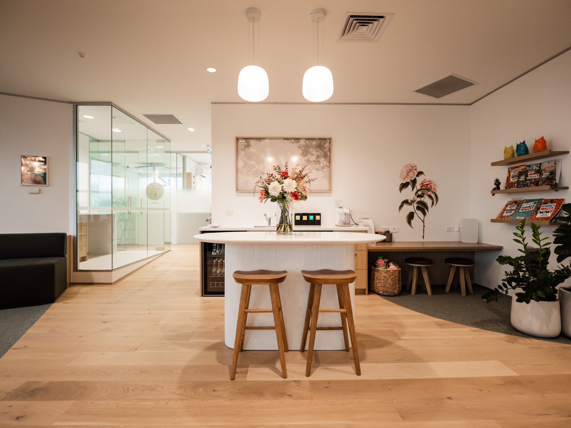 Dental waiting area - Natural Minimal design style
