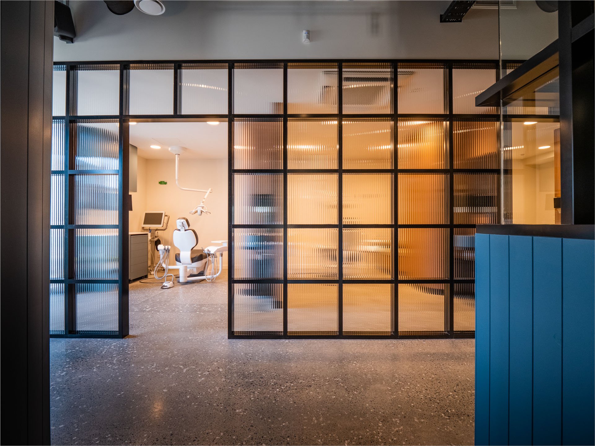 Dental surgery - Urban Industrial design style