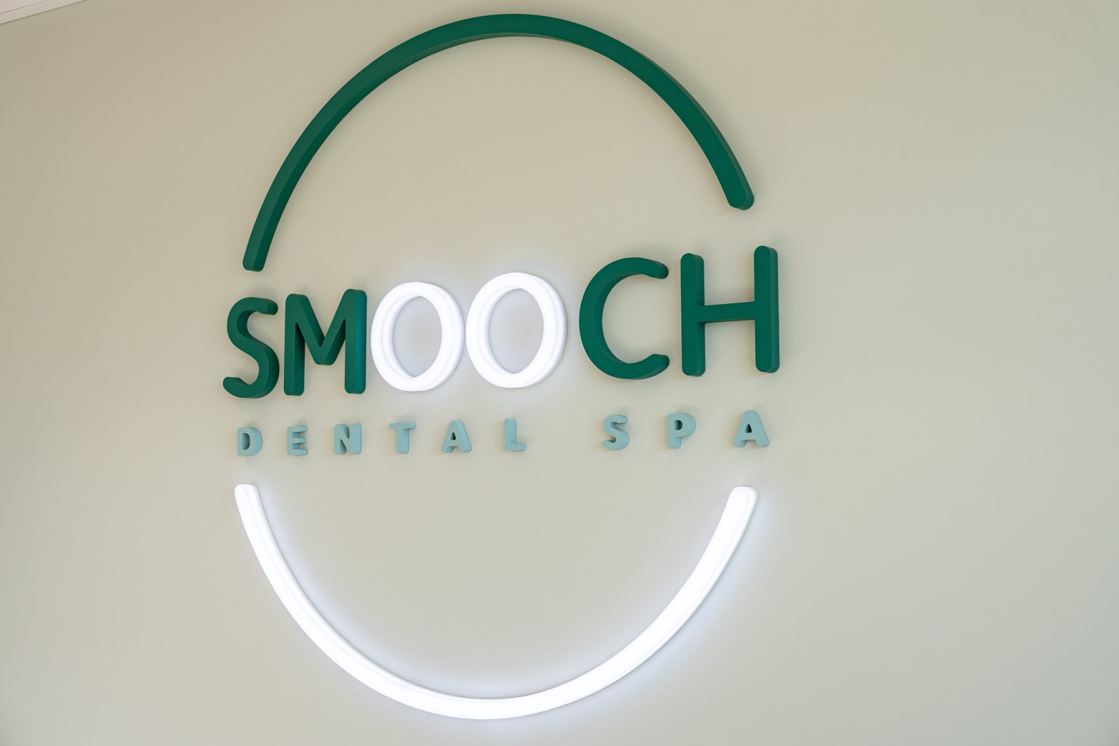 Smooch dental spa signage