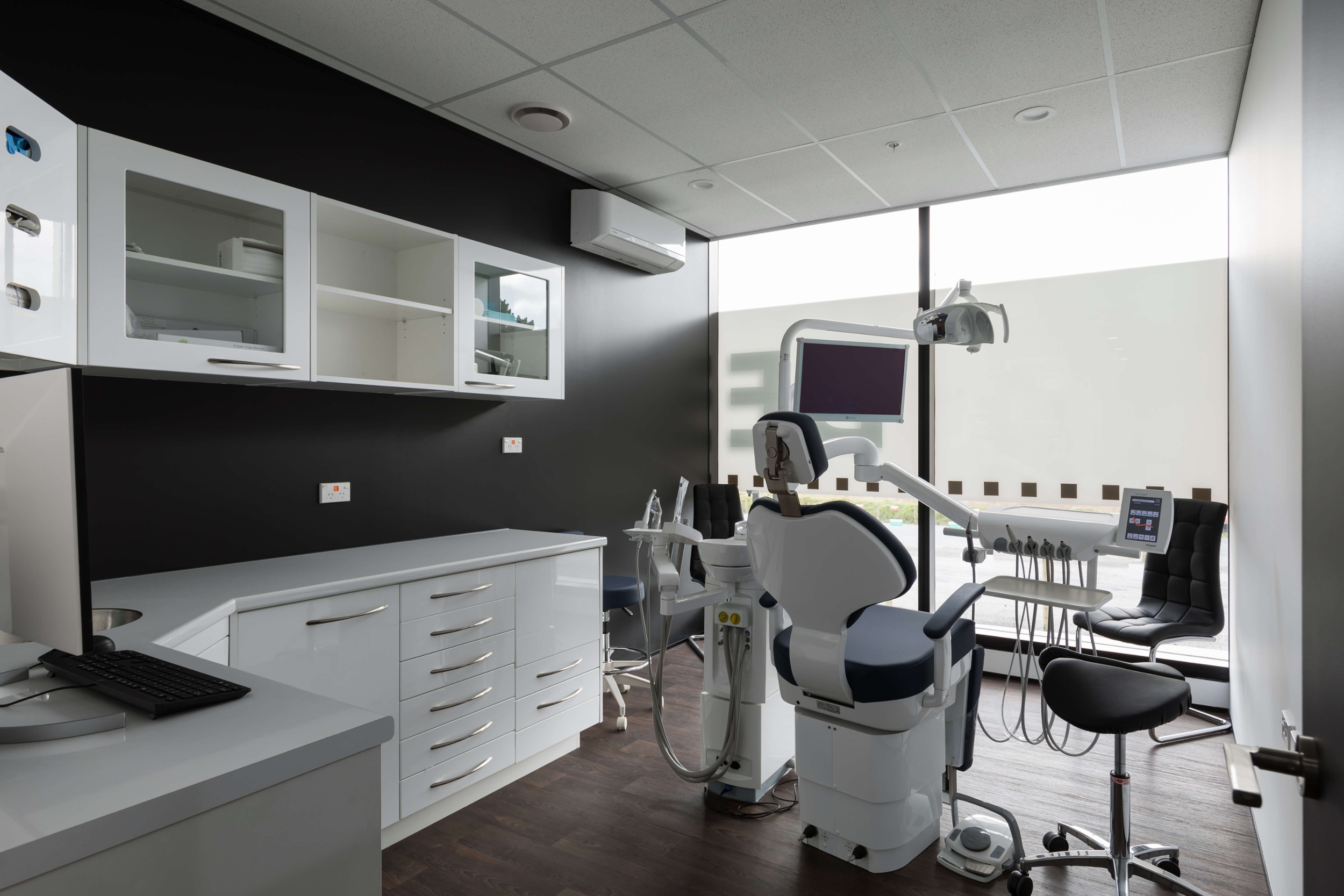 Dental treatment room layout