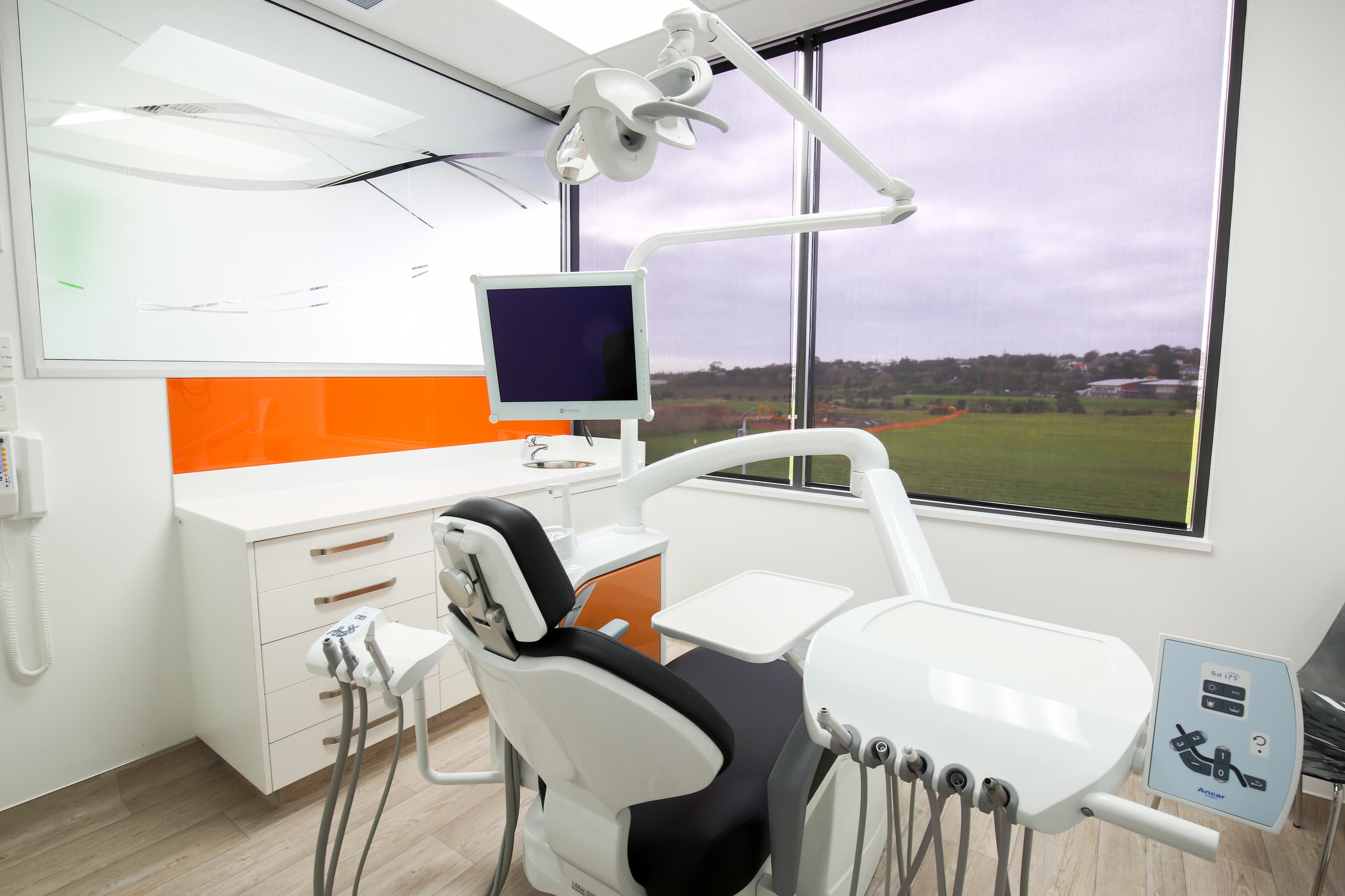 Dental surgery chair